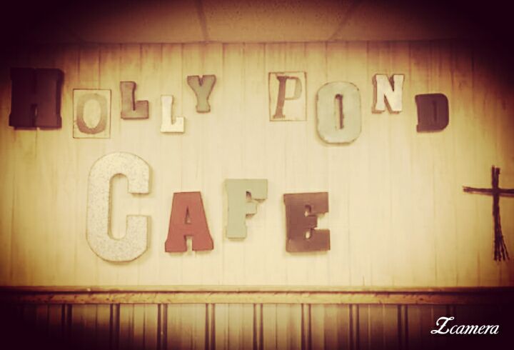 Holly Pond Cafe
